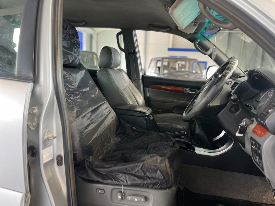 2009 Toyota Landcruiser - image 13