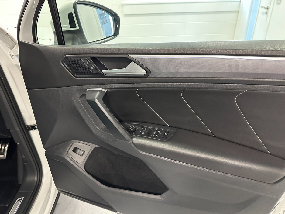 2018 Volkswagen Tiguan - image 22