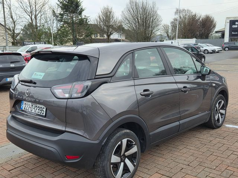 2022 Opel Crossland - image 4