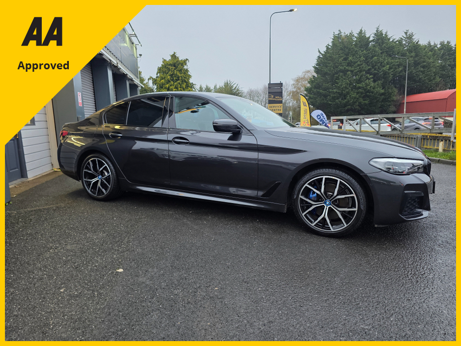 2022 BMW 5 Series - image 24