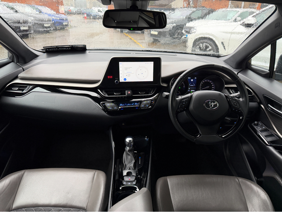 2023 Toyota C-HR HYBRID..Keyless Entry..Apple CarPlay €22,750