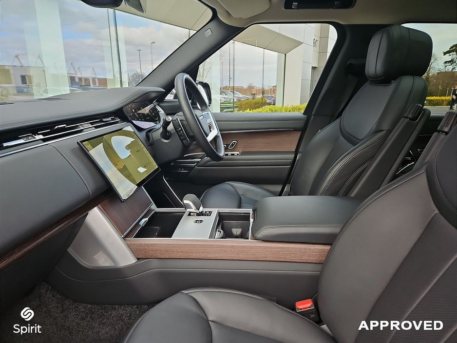 2025 Land Rover Range Rover - image 3