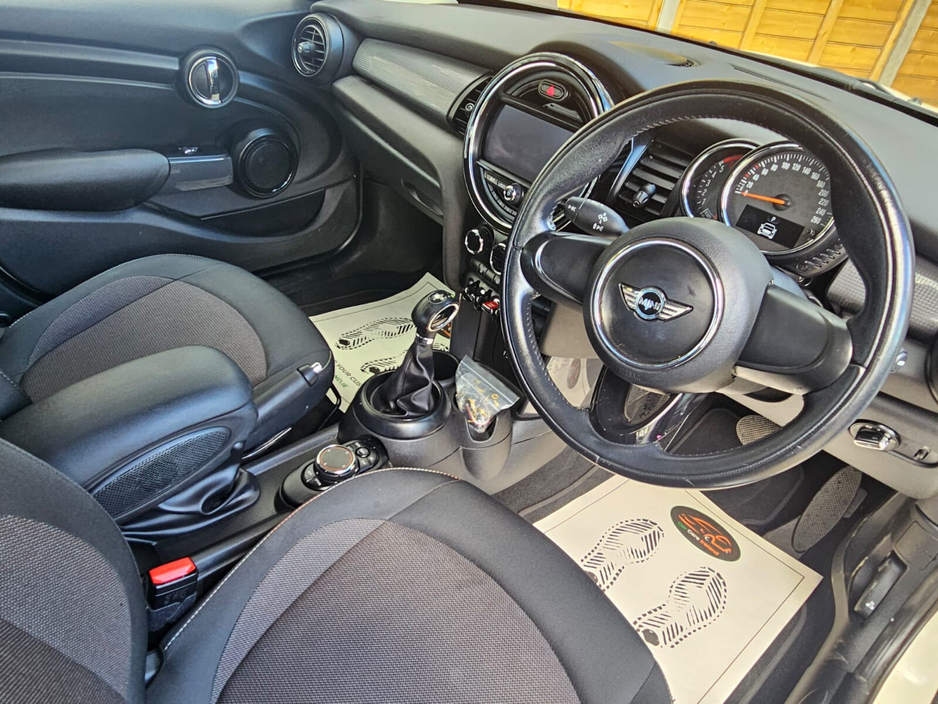 2017 MINI Hatch - image 17