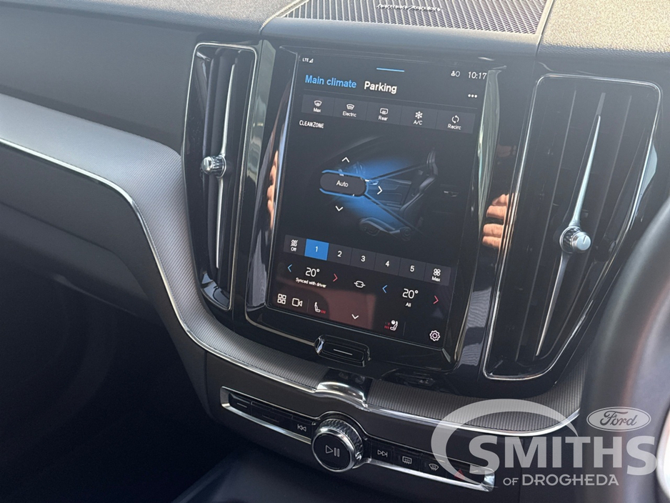 2024 Volvo XC60 - image 20