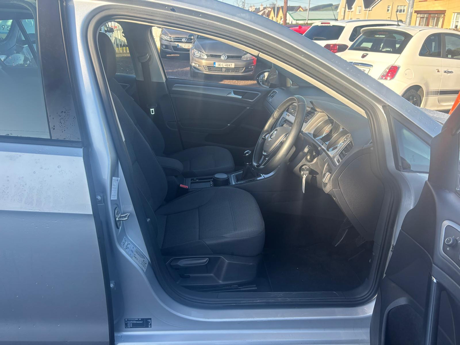 2014 Volkswagen Golf - image 4