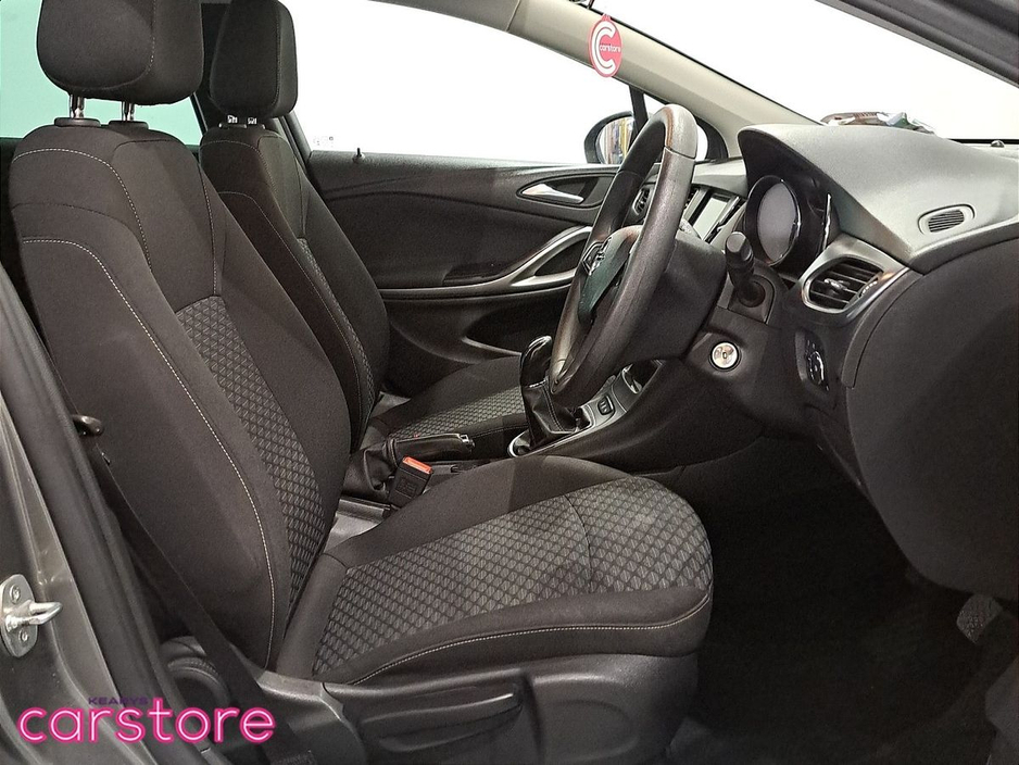 2020 Opel Astra - image 12