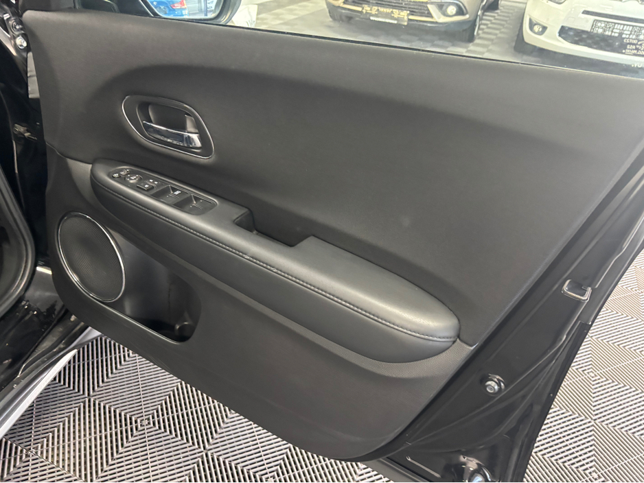 2017 Honda Vezel - image 4