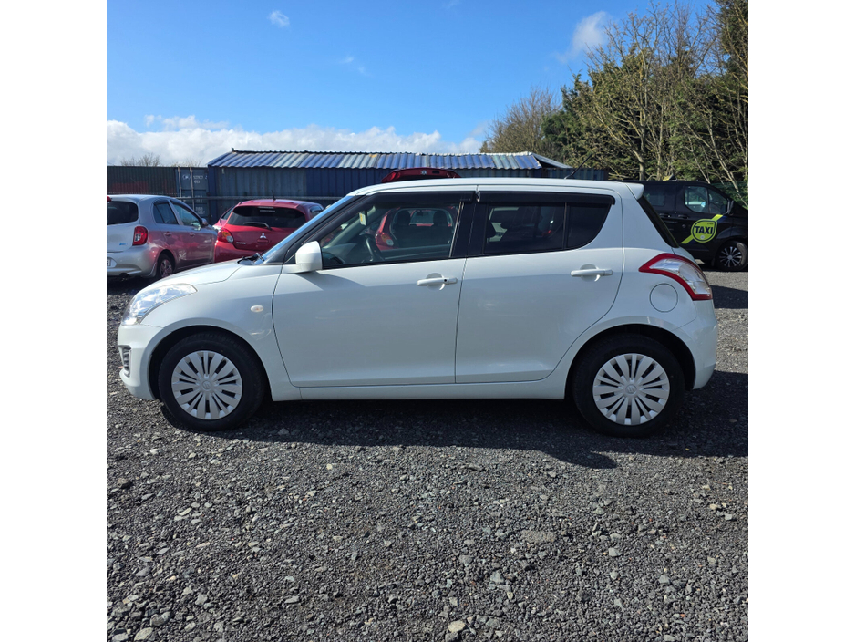 2016 Suzuki Swift - image 5