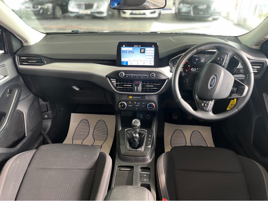 2018 Ford Focus - image 10