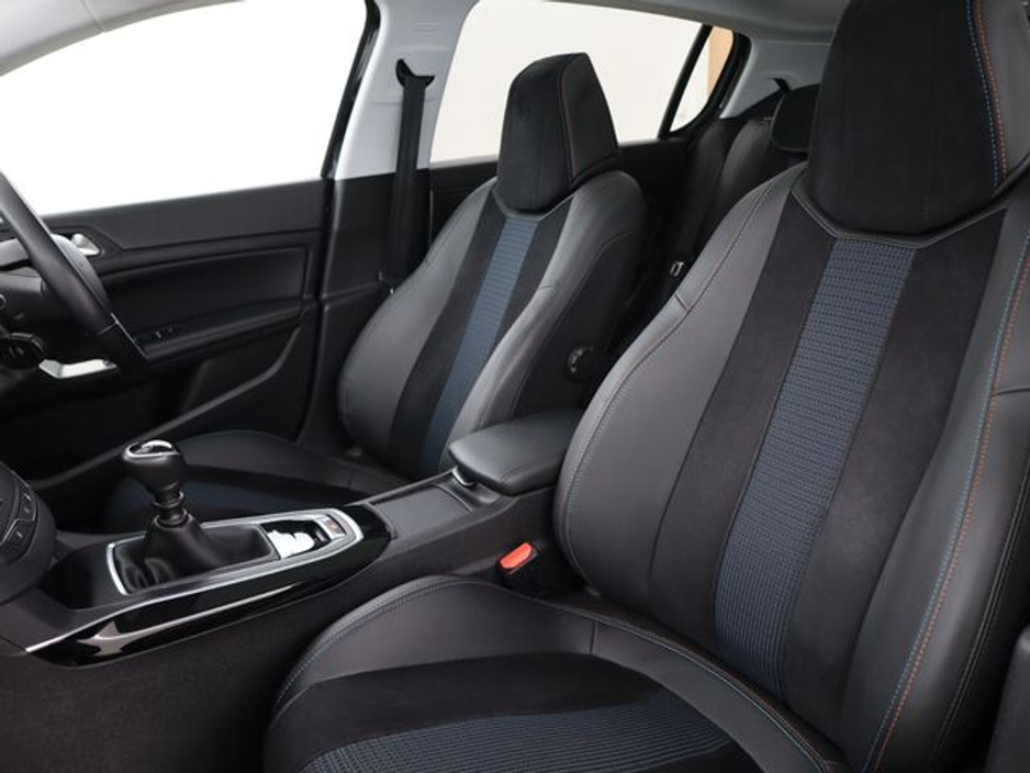 2020 Peugeot 308 - image 21