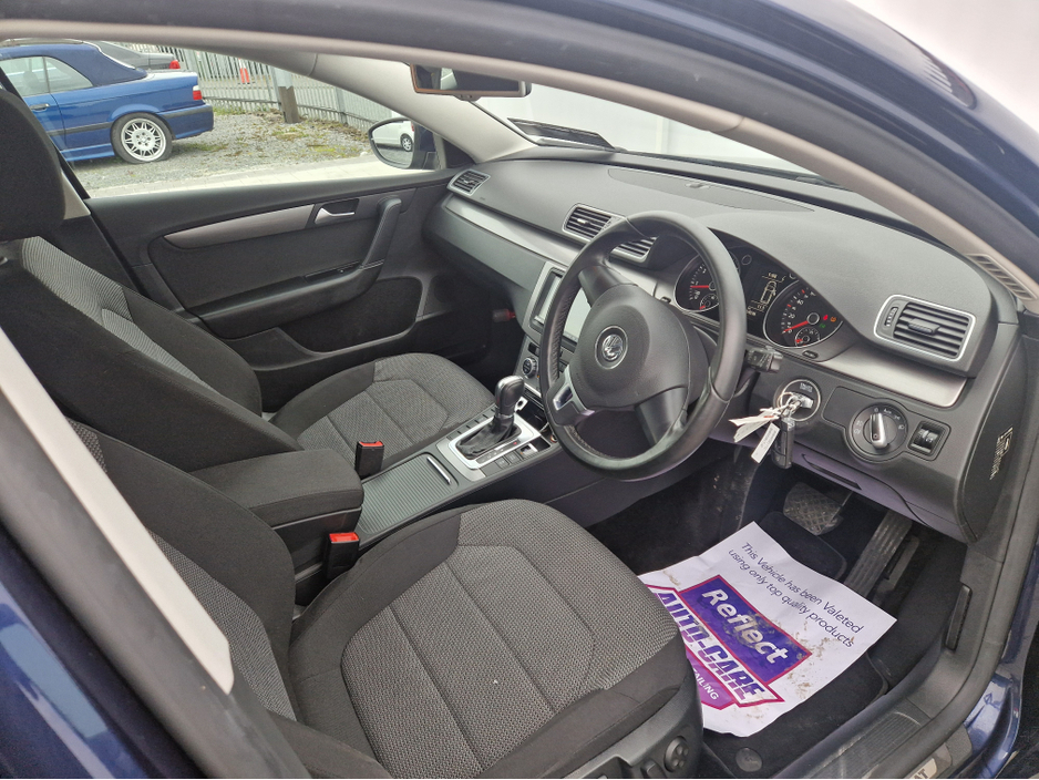 2012 Volkswagen Passat - image 16