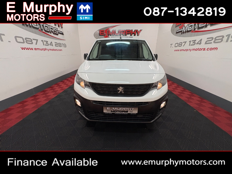 2021 Peugeot Partner - image 2