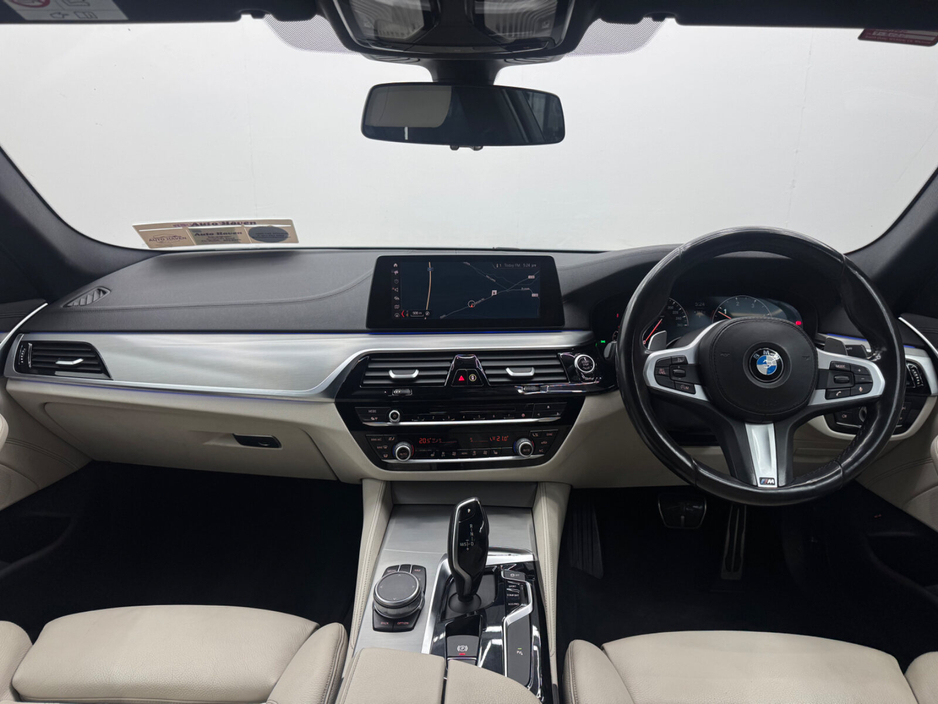2019 BMW 5 Series - image 9