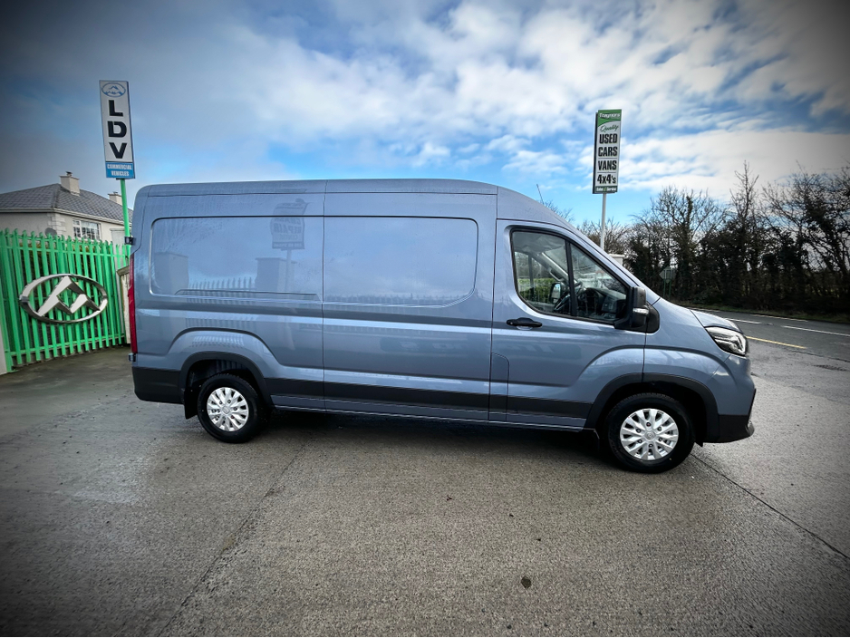 2026 Maxus Deliver 9 FWD LUX MODEL