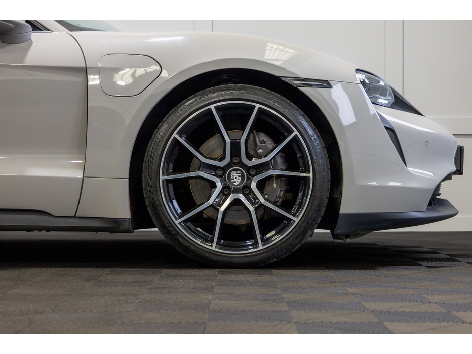 2023 Porsche Taycan - image 7