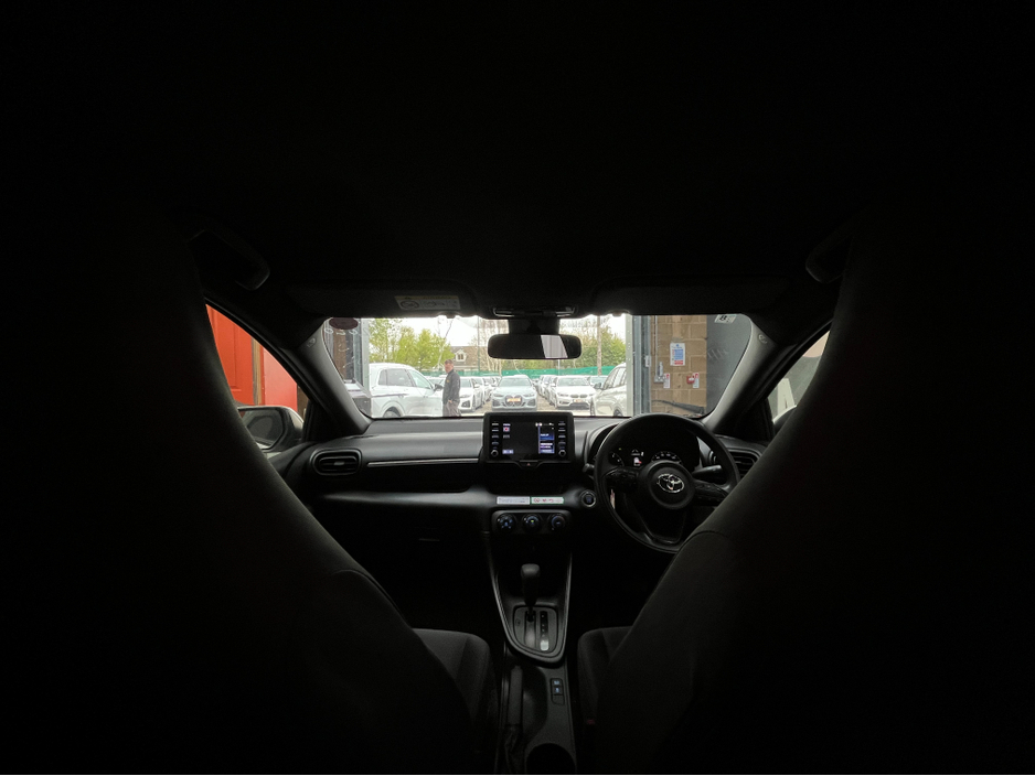 2020 Toyota Yaris - image 11