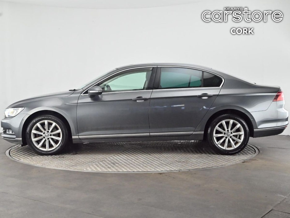2016 Volkswagen Passat - image 6