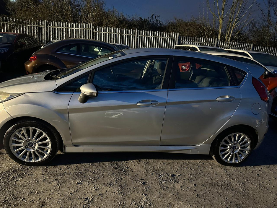 2016 Ford Fiesta - image 7