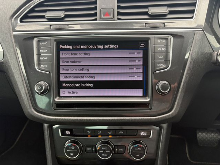 2017 Volkswagen Tiguan - image 18