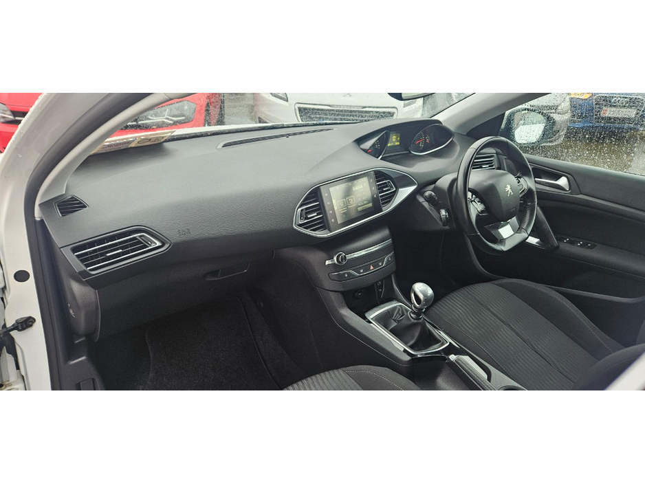 2016 Peugeot 308 - image 25