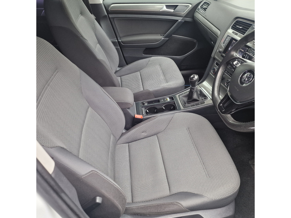 2013 Volkswagen Golf - image 14