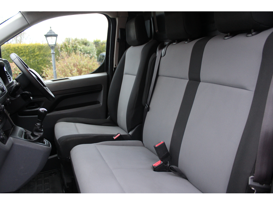 2019 Citroen Dispatch - image 12