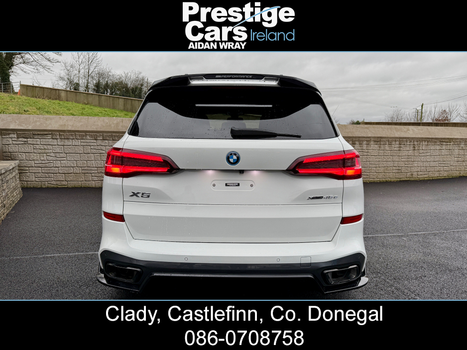 2022 BMW X5 XDRIVE 45E M SPORT AUTO,M PERFORMANCE BODY KIT,ALPINE WHITE,PLUS PACK,TECH PACK,HEAD UP DISPLAY,HEATED LEATHER,APPLE CAR PLAY,ADJUSTABLE SUSPENSION,CAMERAS,FACTORY UP GRADED BRAKES,FBMWSH,HIGH SPEC €64,950