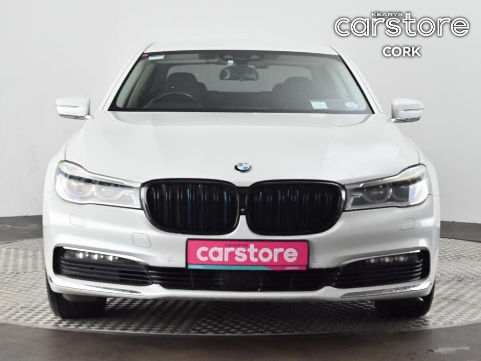 2016 BMW 7 Series - image 8