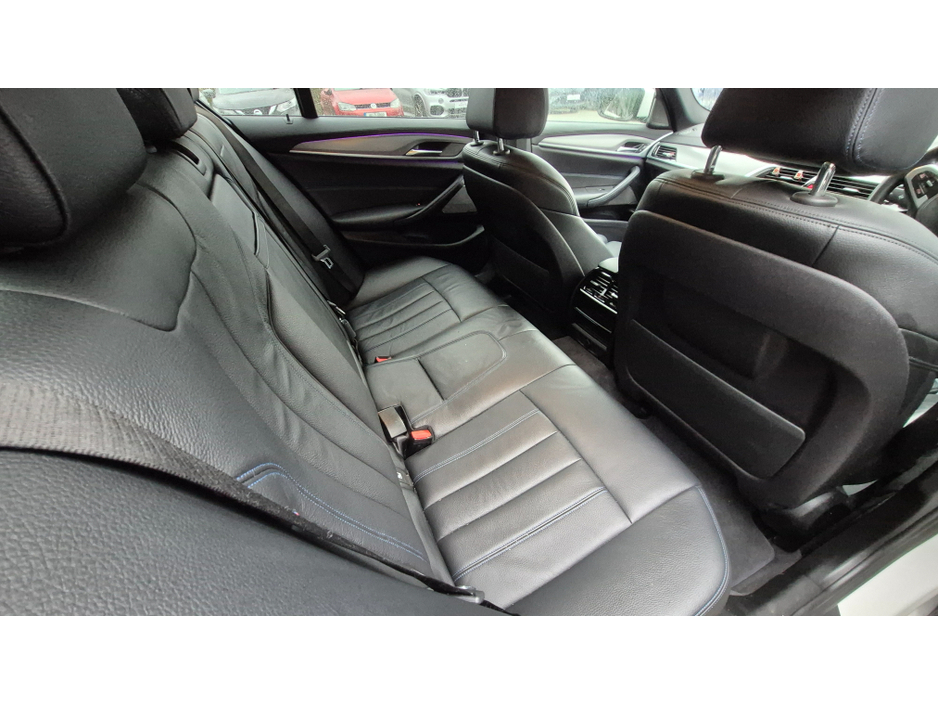 2018 BMW 5 Series - image 9