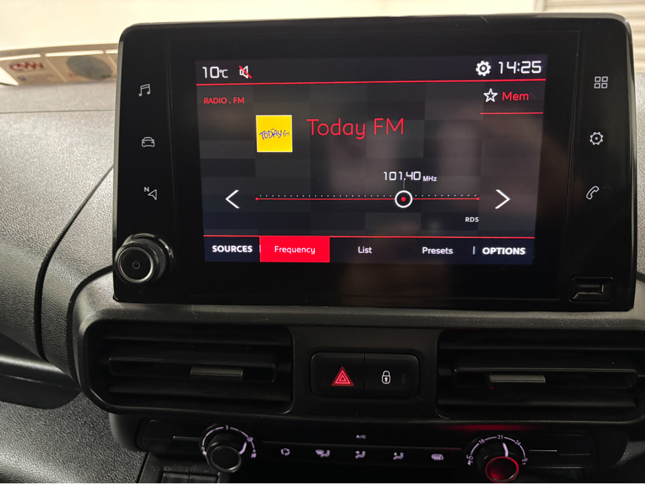 2020 Citroen Berlingo - image 12