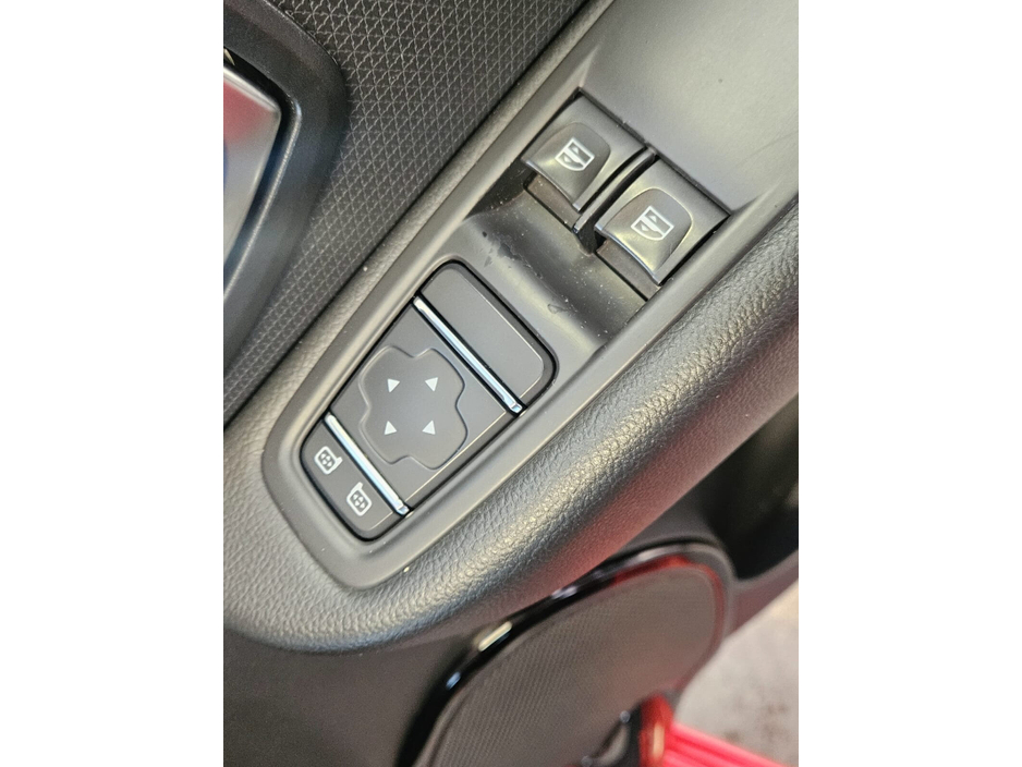 2019 Renault Clio - image 6