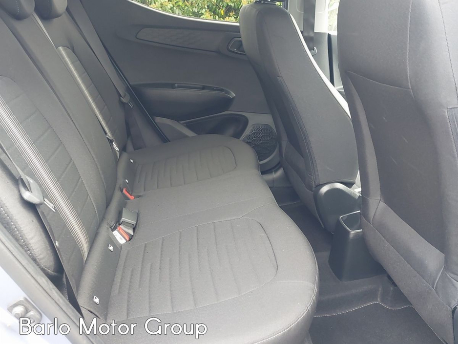 2025 Hyundai i10 - image 12