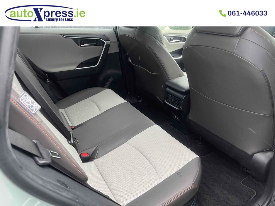 2022 Toyota Rav4 - image 10