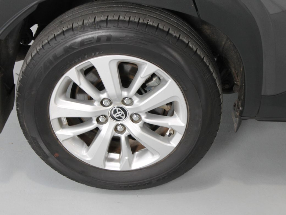 2024 Toyota Yaris - image 30