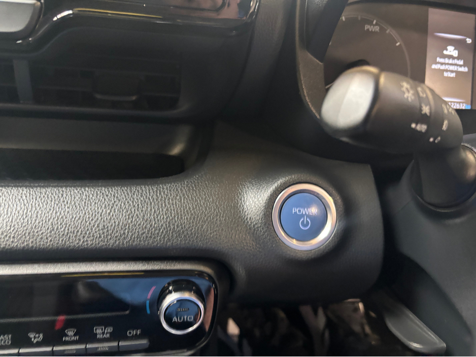 2023 Toyota Yaris - image 8