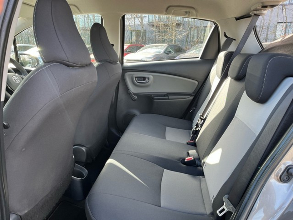 2017 Toyota Yaris - image 7