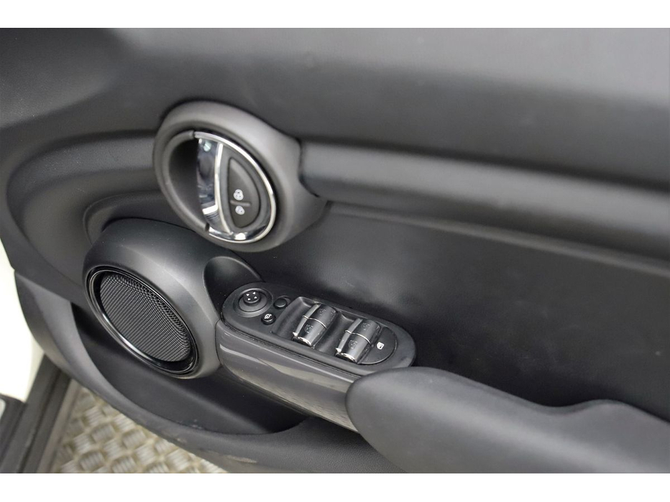 2020 MINI Hatch 1.5 AUTO 5DR *REVERSE CAM*PARK SENSORS* €22,890