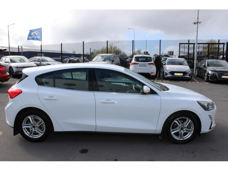 2020 Ford Focus - image 6