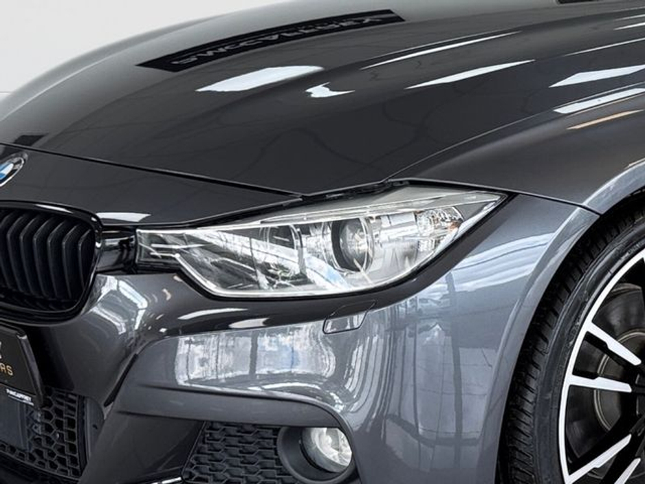 2015 BMW 3 Series - image 9