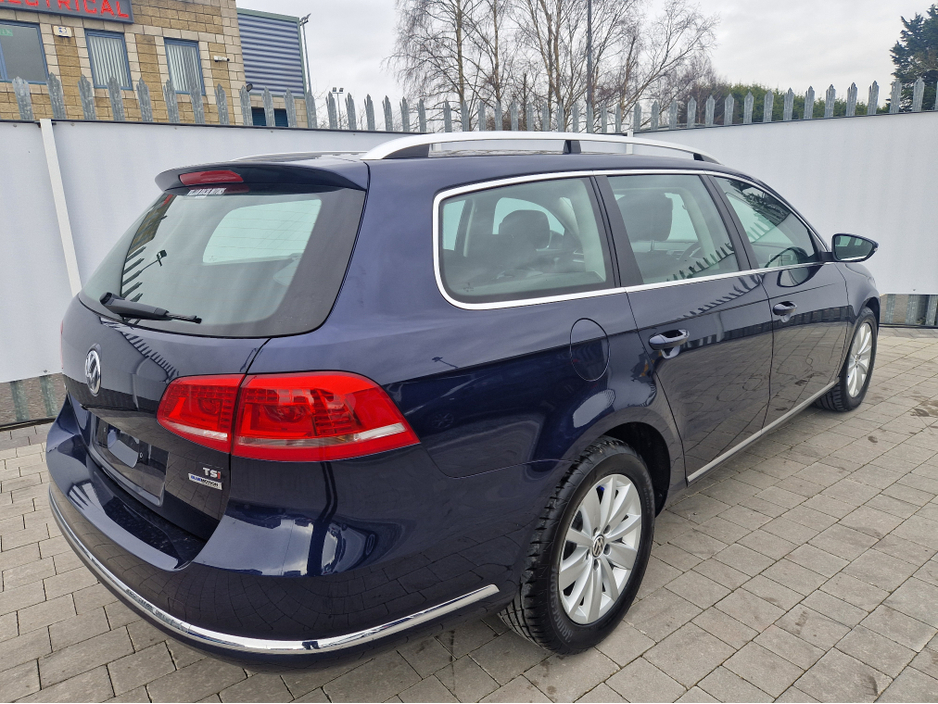 2012 Volkswagen Passat - image 11