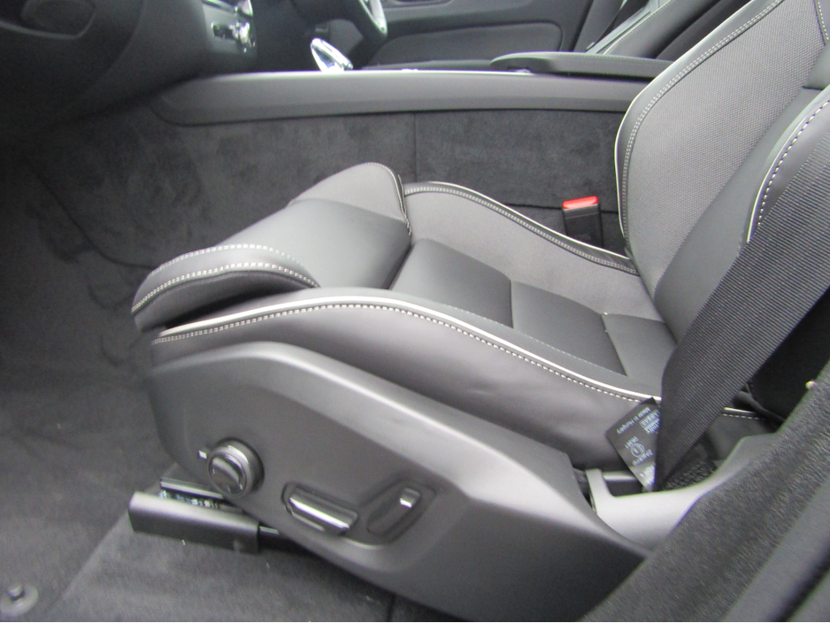 2026 Volvo XC60 - image 16