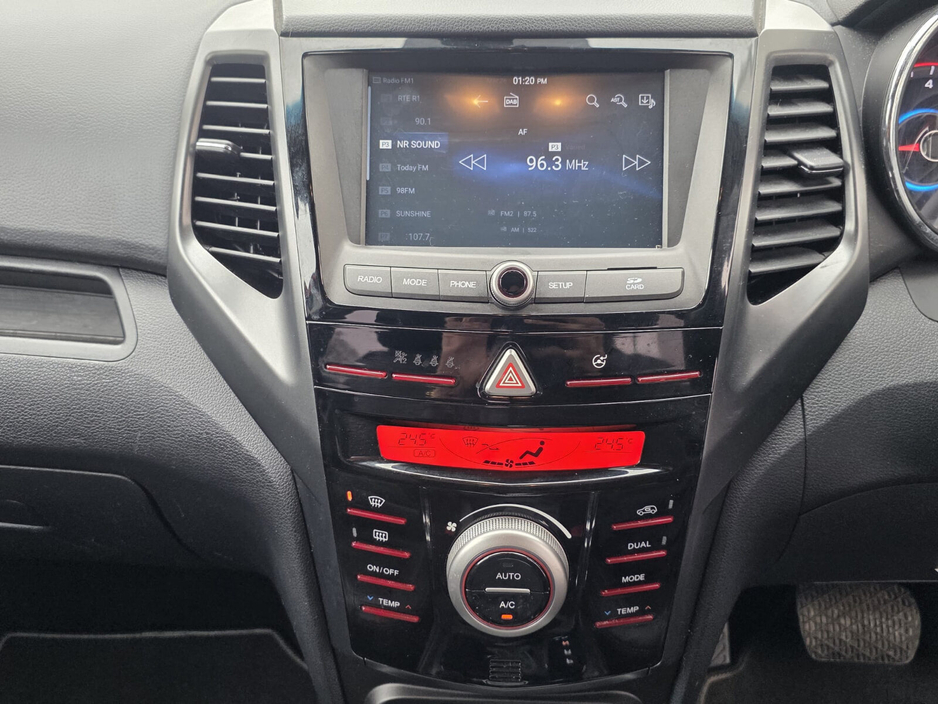 2021 Ssangyong Tivoli - image 15