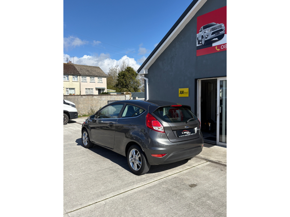 2016 Ford Fiesta - image 9