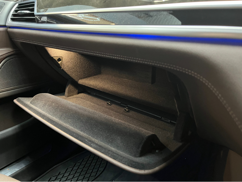 2017 BMW 7 Series €26950 2017 BMW 740E IPERFORMANCE M-SPORT 2.0 AUTOMATIC / CRUISE CONTROL / 360° CAMERA / ELECTRIC MEMORY HEATED & MASSAGING SEATS / PADDLE SHIFTERS / PANORAMIC SUNROOF / AMBIENT LIGHTS €26,950