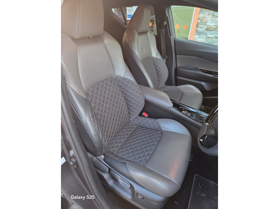 2023 Toyota C-HR 1.8 HYBRID SOL €25,450