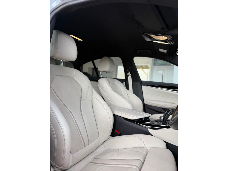 2017 BMW 5 Series - image 13