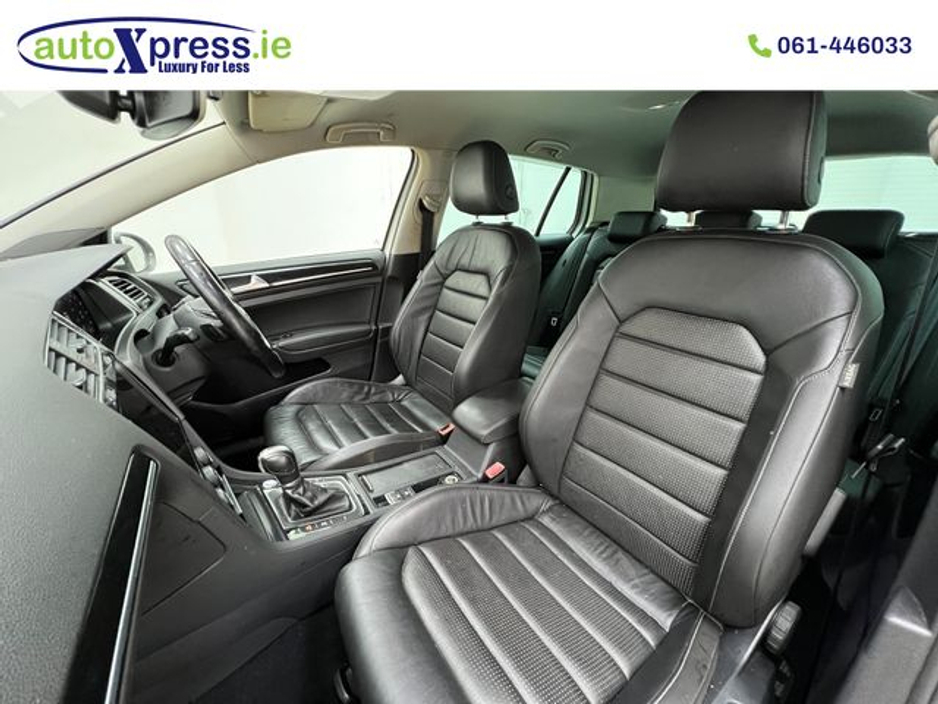 2019 Volkswagen Golf - image 2