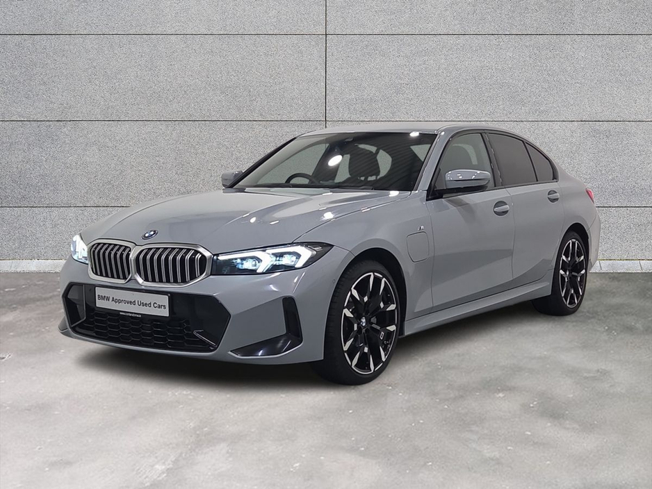 2025 BMW 3 Series - image 26
