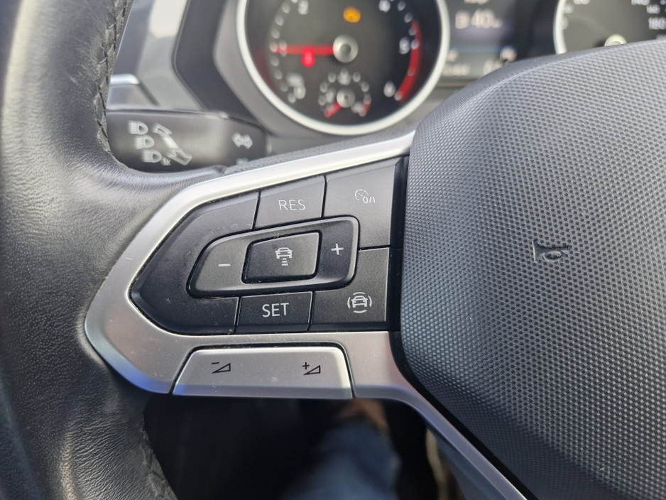 2023 Volkswagen Tiguan - image 10