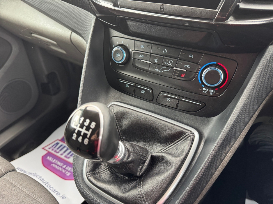 2020 Ford Transit Connect - image 12